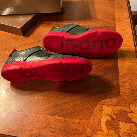 Men’s Gucci Sneaker - Picture 4 of 5